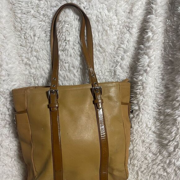 Vintage Coach Leatherware Est. 1941 tan shoulder bag with brown straps and trims - Picture 8 of 16